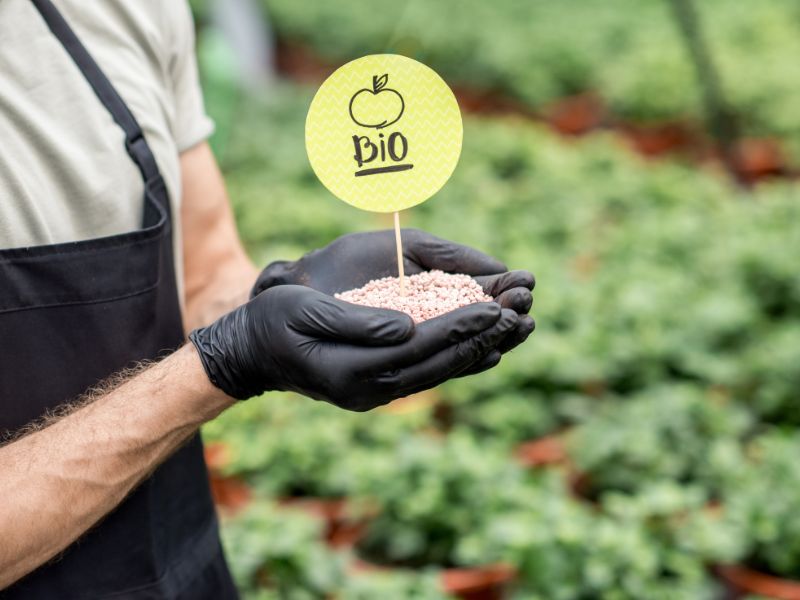 Magazynowanie nawozów mineralnych – w co powinien być zaopatrzony?